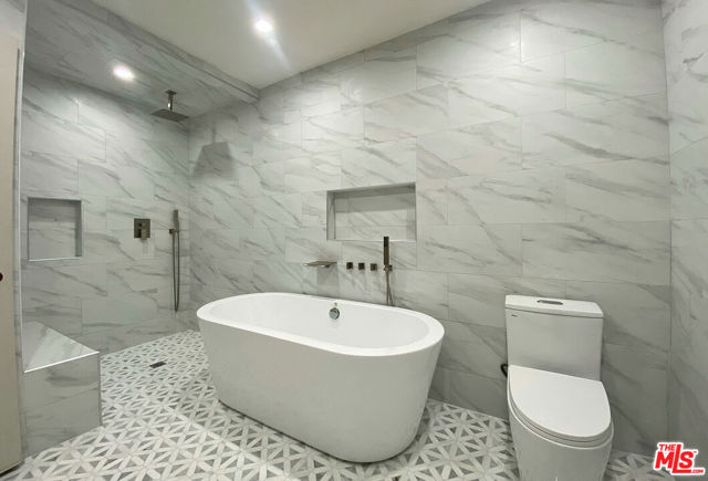 4108 Valley Vista Court, Sherman Oaks CA: https://media.crmls.org/mediaz/f3f2830f-f894-4ecb-8b0d-45aa17f98716.jpg