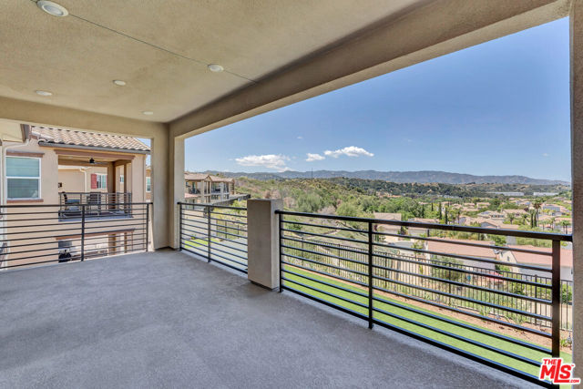 23755 Orange Blossom Drive, Newhall CA: https://media.crmls.org/mediaz/f3f34ff0-679a-4d21-8d51-e926a1aa77fc.jpg