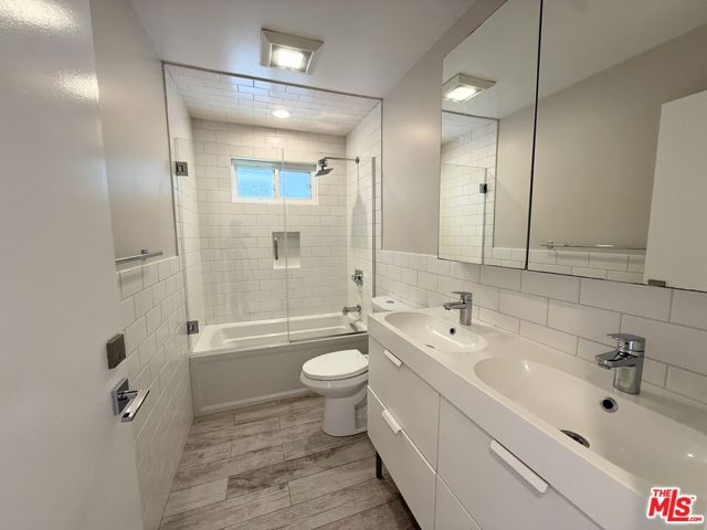 6955 Trolleyway, Playa del Rey CA: https://media.crmls.org/mediaz/f3f4d0e7-1958-4de8-ae12-6ef26d4970e7.jpg