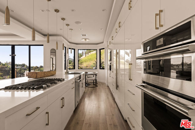 3820 Knobhill Drive, Sherman Oaks CA: https://media.crmls.org/mediaz/f3f555e9-a8e8-4a7e-81d6-a77cbbab82f9.jpg