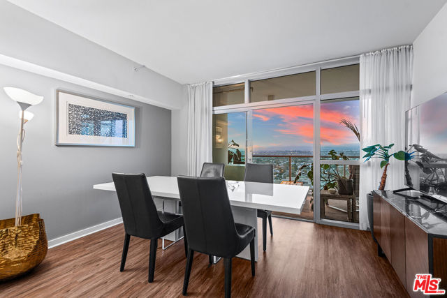 13700 Marina Pointe Drive, Marina del Rey CA: https://media.crmls.org/mediaz/f3f5ab82-498a-4f30-b646-0cbebea1814d.jpg