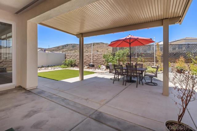 9008 Trailridge Ave, Santee CA: https://media.crmls.org/mediaz/f3f65559-135d-498c-a4db-2c4fc55f3ec6.jpg