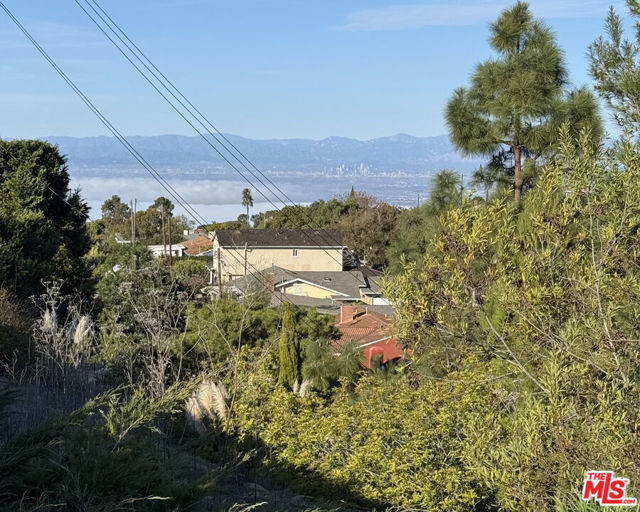6111 Monero Drive, Rancho Palos Verdes CA: https://media.crmls.org/mediaz/f3f66066-d004-40dd-a617-ab162df690b2.jpg