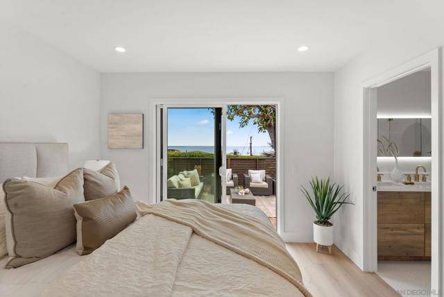 5576 Chelsea Ave, La Jolla CA: https://media.crmls.org/mediaz/f3f73452-a614-434b-8768-930fe916223b.jpg