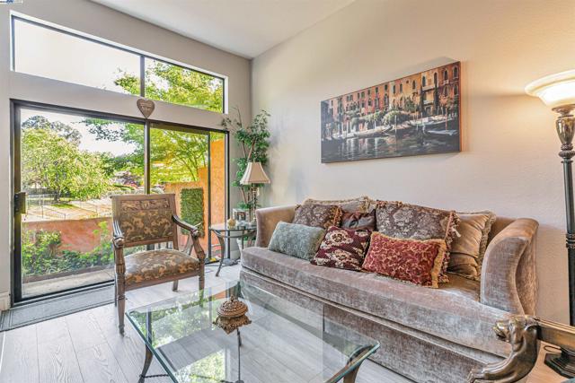 4001 W Lakeshore Dr, San Ramon CA: https://media.crmls.org/mediaz/f3f77d97-9565-4fa4-be55-4b2c6c6ca7d2.jpg