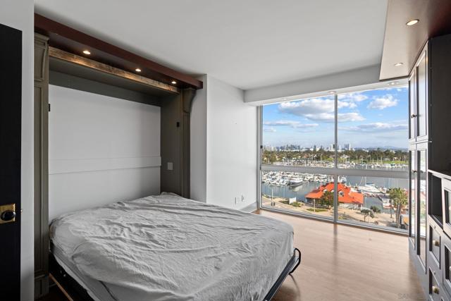 1710 Avenida Del Mundo, Coronado CA: https://media.crmls.org/mediaz/f3f78591-d0ee-4051-994b-d3315875934b.jpg