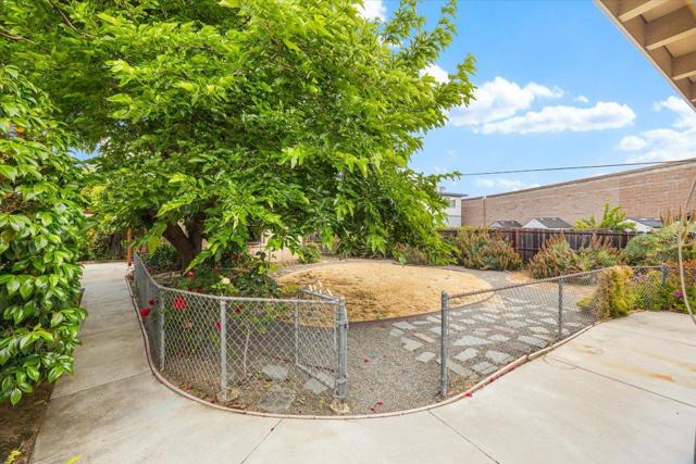701 Poinsettia Avenue, San Mateo CA: https://media.crmls.org/mediaz/f3f7e4ce-23be-4762-b9eb-d8d8590f6df7.jpg
