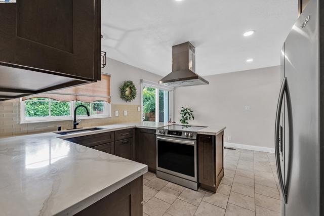 4421 Muirwood Dr, Pleasanton CA: https://media.crmls.org/mediaz/f3f7ed73-a963-4bf3-8ba4-3723a188b849.jpg