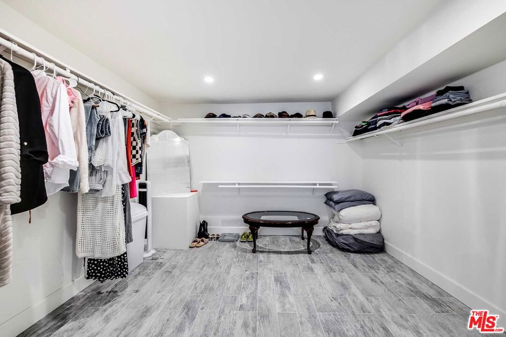 3909 Glenridge DriveSherman Oaks image #31