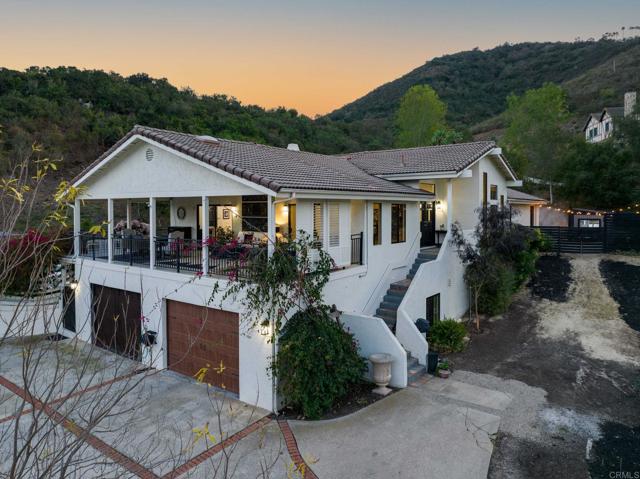 19950 Elfin Forest Ln, Escondido CA: https://media.crmls.org/mediaz/f3f86d51-b5c9-4359-978f-fe999e480649.jpg