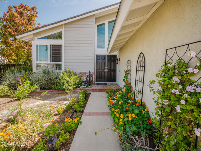 709 Zinnia Court, Thousand Oaks CA: https://media.crmls.org/mediaz/f3f8dffe-af11-4d8c-82a3-7daa1aae4a63.jpg