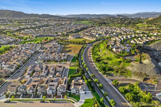 2807 California Poppy Street, Escondido CA: https://media.crmls.org/mediaz/f3f9573b-eafb-4d05-8d58-b30e9323ba7a.jpg