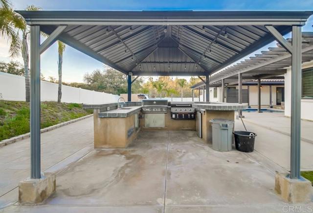 2184 Pacific Crest Dr, Alpine CA: https://media.crmls.org/mediaz/f3f95e0e-2816-4fa3-b628-d6ec3783524d.jpg