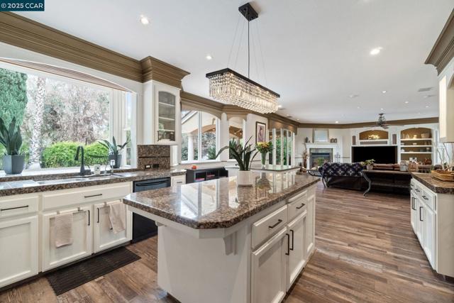 2550 E Jenny Ave, Fresno CA: https://media.crmls.org/mediaz/f3f9dffc-bf79-41ff-9594-722e936151b8.jpg