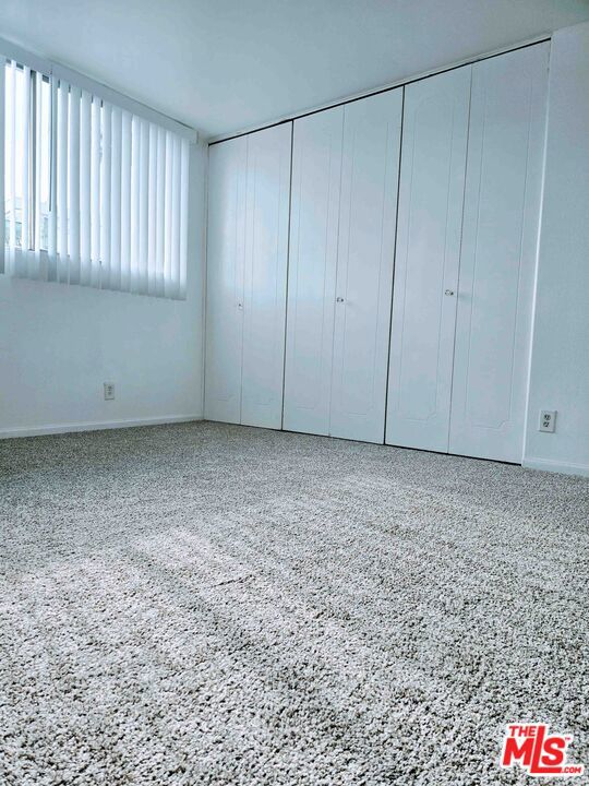 100 S Doheny Drive, Los Angeles CA: https://media.crmls.org/mediaz/f3f9f37c-8795-4884-b28a-a322335e0a02.jpg