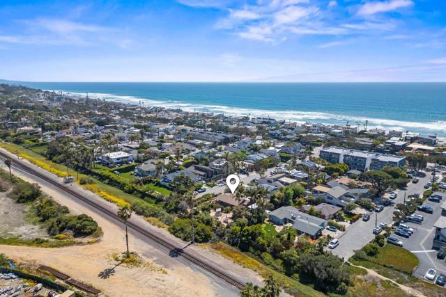 260 27Th St, Del Mar CA: https://media.crmls.org/mediaz/f3fa09e7-bee5-4b2e-987a-d4dc2c7e324e.jpg