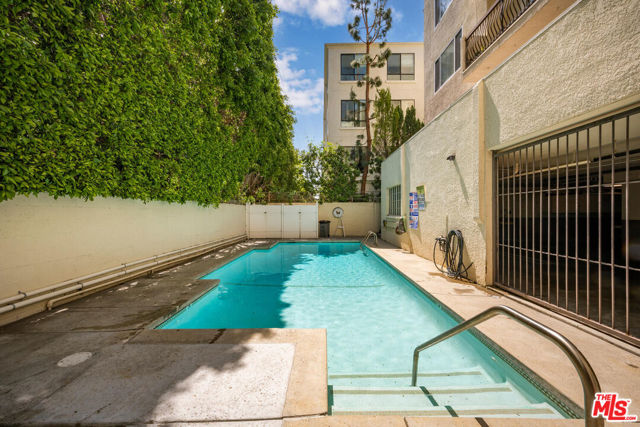 1520 Camden Avenue, Los Angeles CA: https://media.crmls.org/mediaz/f3fa2ae2-f3f6-47b9-97ee-a3bc337ce3db.jpg