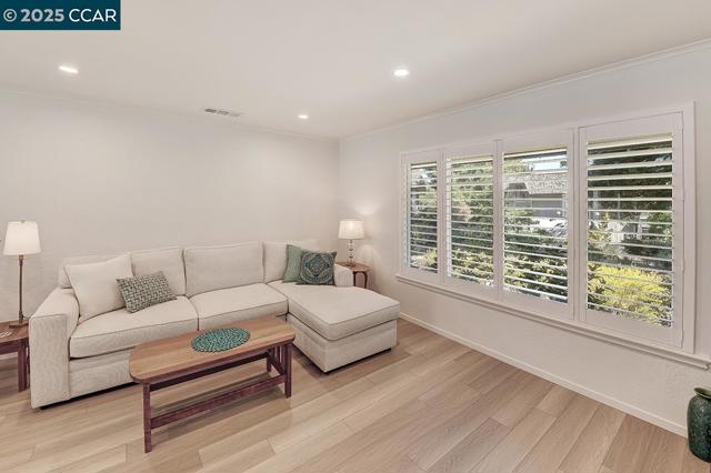 3128 Tice Creek Dr, Walnut Creek CA: https://media.crmls.org/mediaz/f3fa43f6-cf19-41d5-8592-cacb136fe8c3.jpg