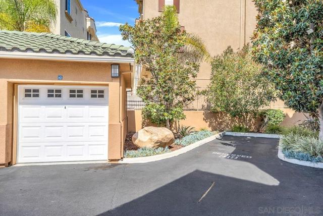 12362 Carmel Country Rd, San Diego CA: https://media.crmls.org/mediaz/f3fb3a09-f37b-4caa-a87f-4cbd869de4d2.jpg