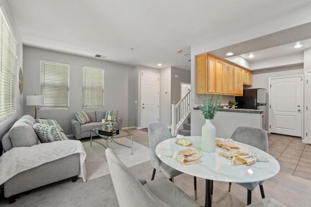 271 Washington Drive, Brentwood CA: https://media.crmls.org/mediaz/f3fb570d-30ce-4d54-8846-7bca1307efab.jpg