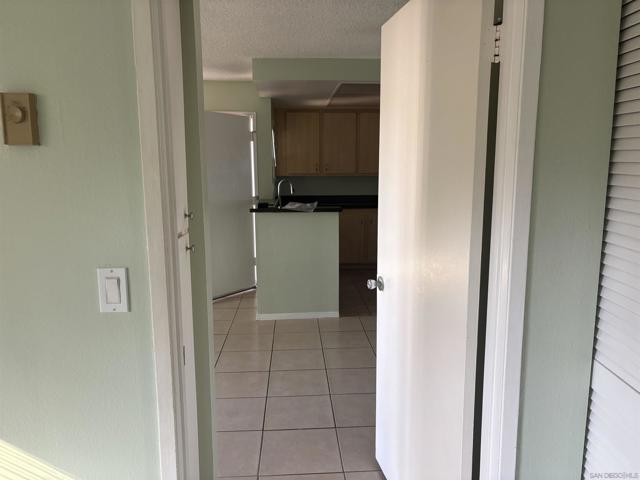 5962 Rancho Mission RD, San Diego CA: https://media.crmls.org/mediaz/f3fb6117-75f5-4c98-a490-77c1d7e8c738.jpg