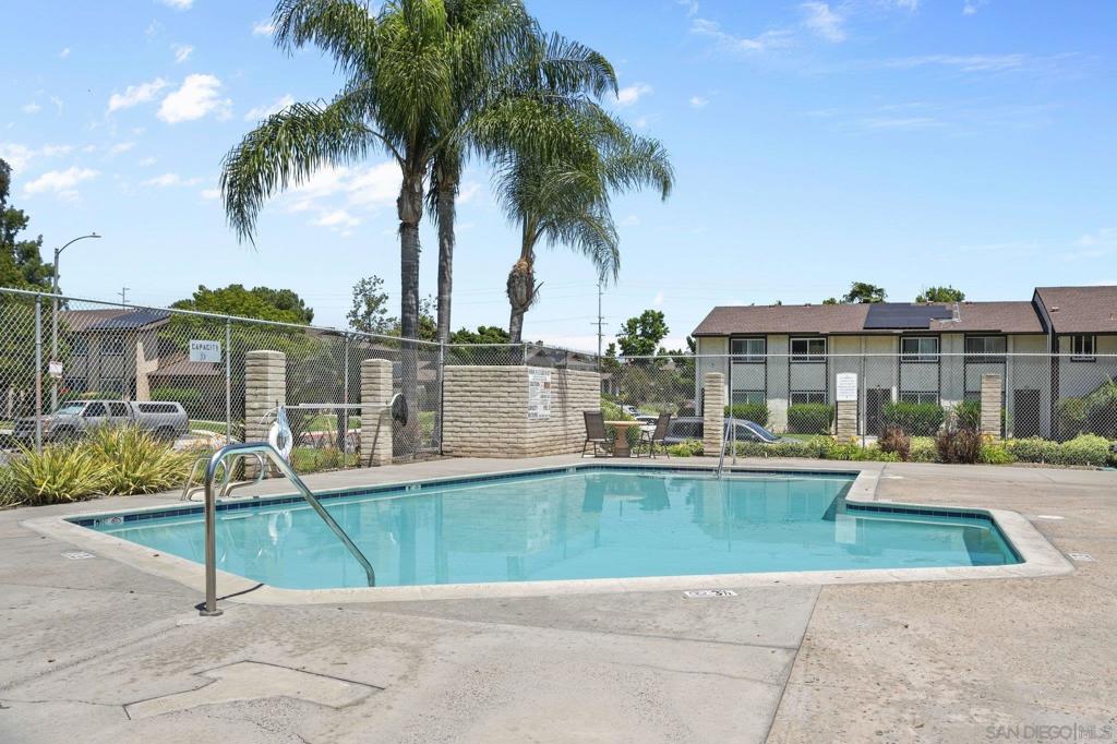 https://media.crmls.org/mediaz/f3fb9f65-3b41-44d3-8c70-b06dc4d3d7c0.jpg?preset=X-Large
