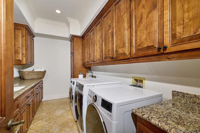 14155 Biscayne Pl, Poway CA: https://media.crmls.org/mediaz/f3fcc27e-1a34-4d5b-af63-2d41a13cd79f.jpg