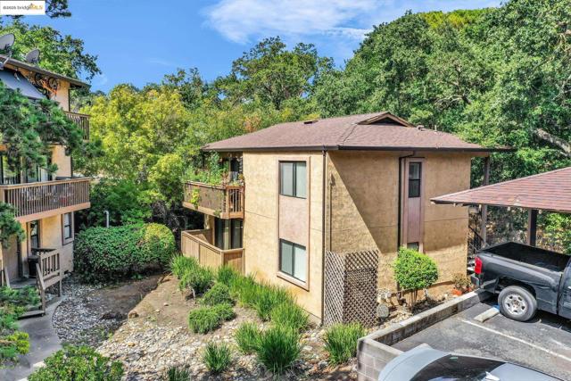 301 Country View Ln, Pleasant Hill CA: https://media.crmls.org/mediaz/f3fd118c-832c-4426-a0d4-53be9b9f5827.jpg