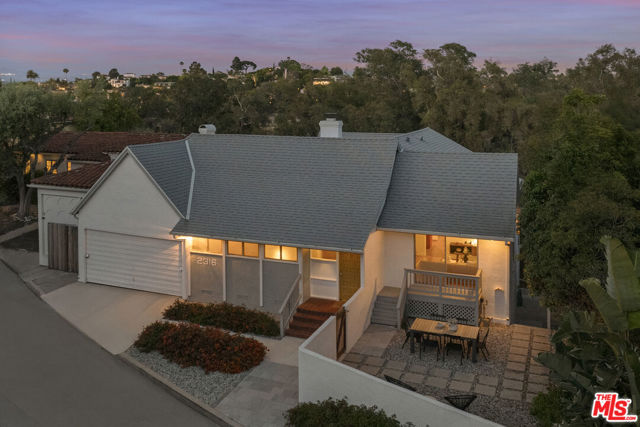 2316 Kenilworth Avenue, Los Angeles CA: https://media.crmls.org/mediaz/f3fdadb6-9e6c-4b31-b1de-077467c1a319.jpg