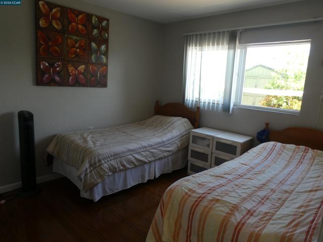 Image 18 of 43 For 2908 Sargent Ave