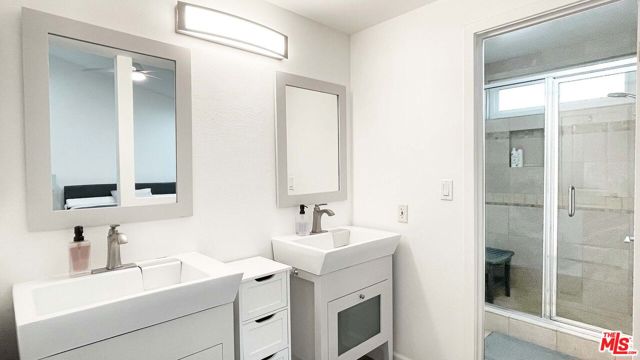 1443 25th Street, Santa Monica CA: https://media.crmls.org/mediaz/f3fe3c68-d1a2-4d31-a1cc-615641e04cd6.jpg