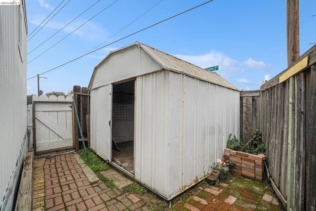 Image 17 of 26 For 210 Cypress  