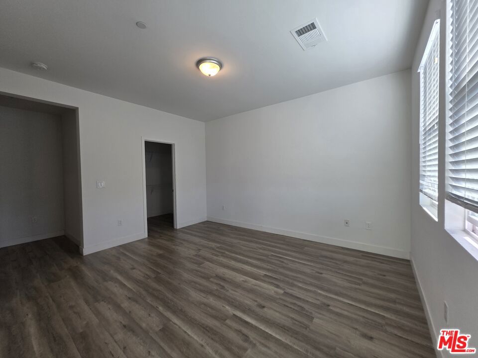 https://media.crmls.org/mediaz/f3fe6d35-e67e-44c7-aaca-d941527d0011.jpg?preset=X-Large