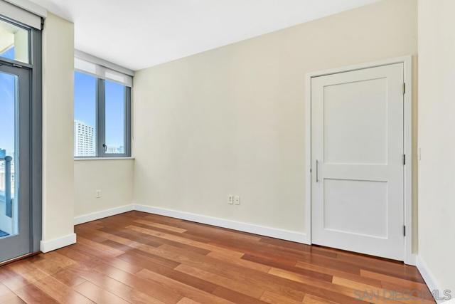 700 W E St, San Diego CA: https://media.crmls.org/mediaz/f3ff28ee-26c0-49bd-a1f5-eb09872befd5.jpg