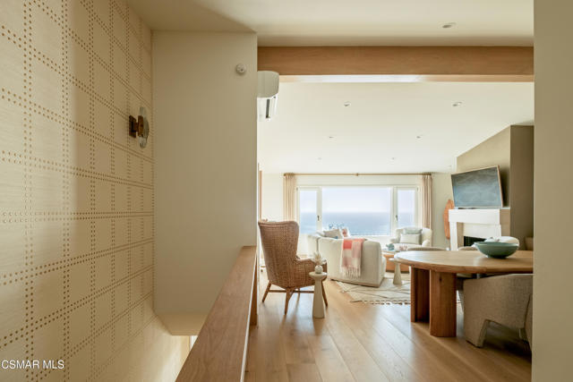 6813 Seawatch Lane, Malibu CA: https://media.crmls.org/mediaz/f3ff803e-4ec6-4a17-9633-b4cab470733c.jpg