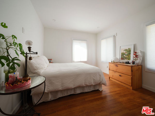 5701 7th Avenue, Los Angeles CA: https://media.crmls.org/mediaz/f3ffc949-bd1c-467a-b0e3-978bb3bb9452.jpg