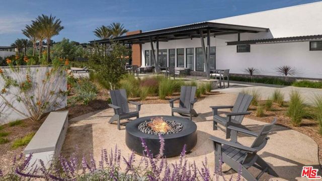 1666 Coral Sea Lane, Los Angeles CA: https://media.crmls.org/mediaz/f400ce7b-9c81-4fe2-bdb5-b57e409730fd.jpg