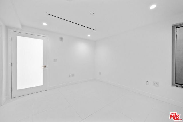 621 N Kings Road, West Hollywood CA: https://media.crmls.org/mediaz/f400fea6-9356-410b-92c2-69de9c9c7f36.jpg