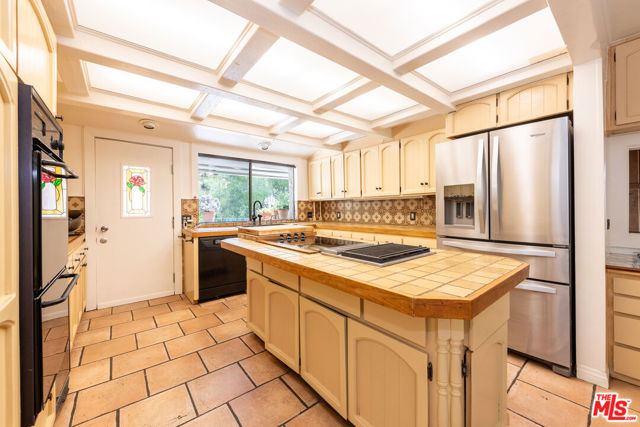 13033 Sky Valley Road, Los Angeles CA: https://media.crmls.org/mediaz/f4011ed1-f0f6-46fe-8170-3ffdbc522e3a.jpg