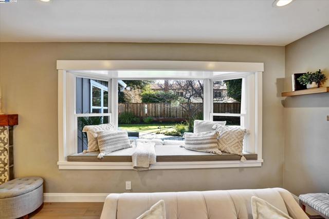 27 Serene Ct, Danville CA: https://media.crmls.org/mediaz/f401240a-2864-4a6e-986c-dda2ea63332c.jpg