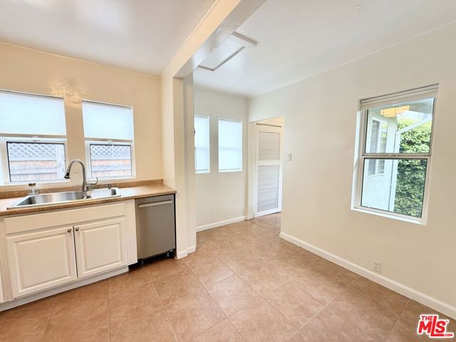 628 N Westbourne Drive, West Hollywood CA: https://media.crmls.org/mediaz/f40196c3-c222-478c-b2a7-cfe16f848070.jpg