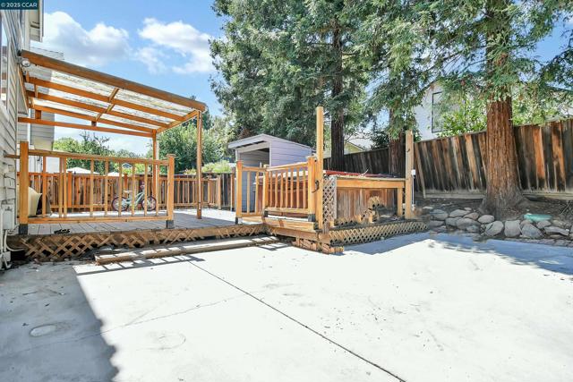 5008 Brookhaven Way, Antioch CA: https://media.crmls.org/mediaz/f40196cd-74c4-45b4-813e-883528605299.jpg