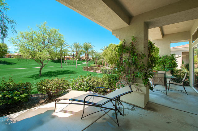 359 Desert Holly Drive, Palm Desert CA: https://media.crmls.org/mediaz/f401ce11-6821-4c1f-a94a-8264e40ef642.jpg