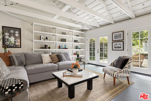 232 N Arden Boulevard, Los Angeles CA: https://media.crmls.org/mediaz/f40216dd-92ca-4071-86a3-a0c8e58d7bf3.jpg