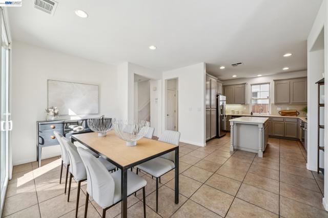 220 Hollister Avenue, Alameda CA: https://media.crmls.org/mediaz/f402e7b8-ba6b-411e-8af2-76e849dd9241.jpg