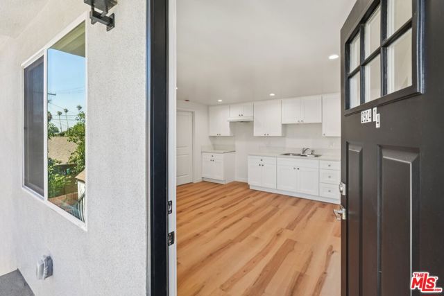 2922 8th Avenue, Los Angeles CA: https://media.crmls.org/mediaz/f402ee2a-31d6-4722-8676-381df1ae4378.jpg