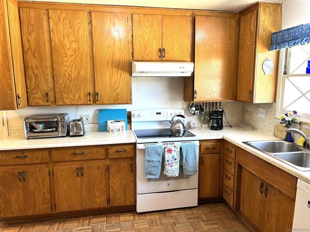 5055 Mount Frissell Dr, San Diego CA: https://media.crmls.org/mediaz/f4035f25-4503-42af-b048-b1ae05c56be9.jpg