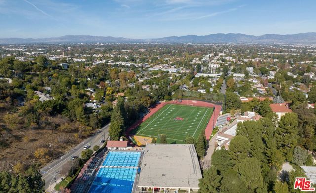 12722 Halkirk Street, Studio City CA: https://media.crmls.org/mediaz/f403badb-70f4-40d8-8ef1-e49638151c39.jpg