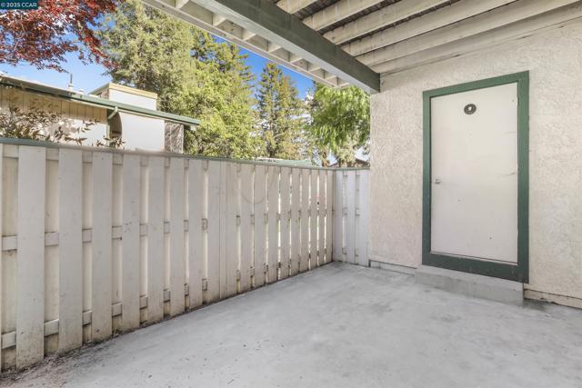 5425 Concord Blvd, Concord CA: https://media.crmls.org/mediaz/f403f53e-3a49-4da9-86d5-9fc753f7b53d.jpg