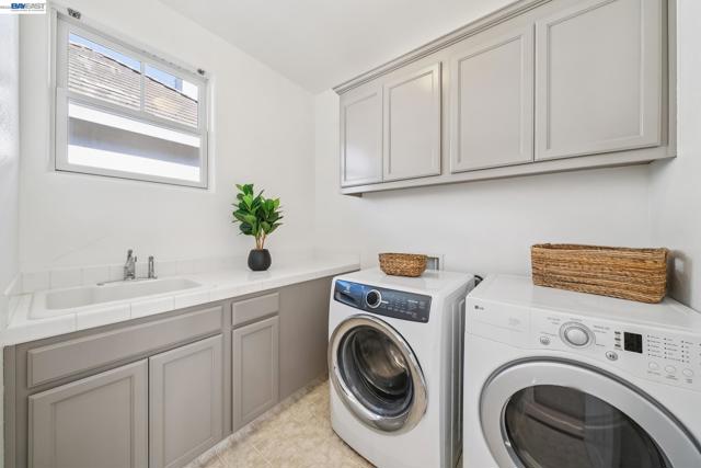 220 Hollister Avenue, Alameda CA: https://media.crmls.org/mediaz/f4047a54-9549-4323-bc7e-514768c0cab7.jpg